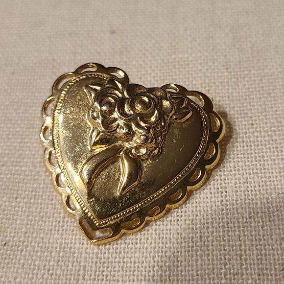 EUC Vintage GoldtoneHeart Brooch - Picture 5 of 5